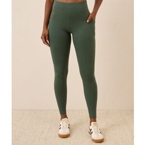 NWOT Pact On The Go To Pocket Legging